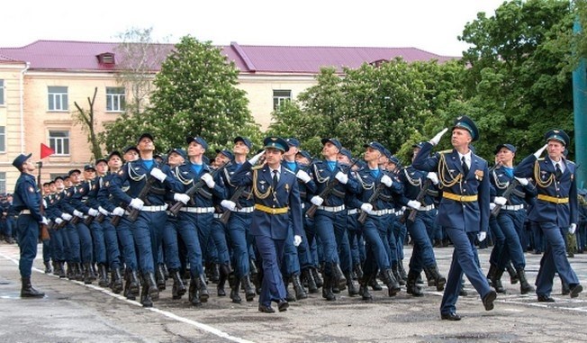 В 183-м учебном центре Воздушно-космических сил (ВКС) России, расположенном в городе Ростове-на-Дону, производится выпуск прапорщиков.